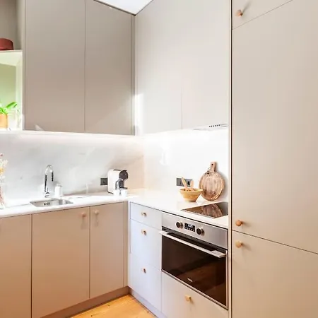 Perfect Retreat In The Center Of דירה *